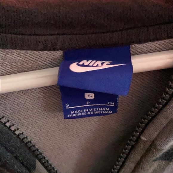 small Nike zip up gray sweatshirt - Picture 4 of 4